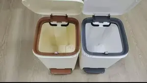 Hard Plastic Foot Pedal Dustbin/Trash Can.