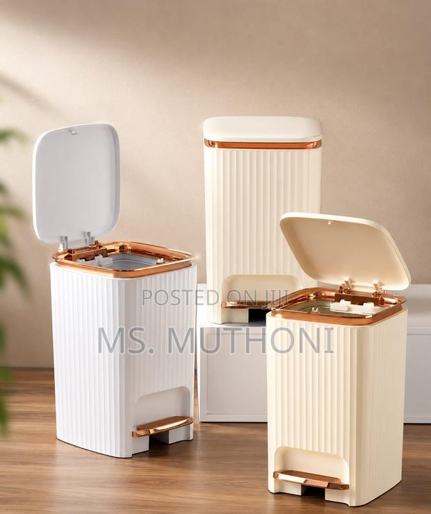 15 L Bathroom/ Kitchen Foot Pedal Dustbin/Trash Can.