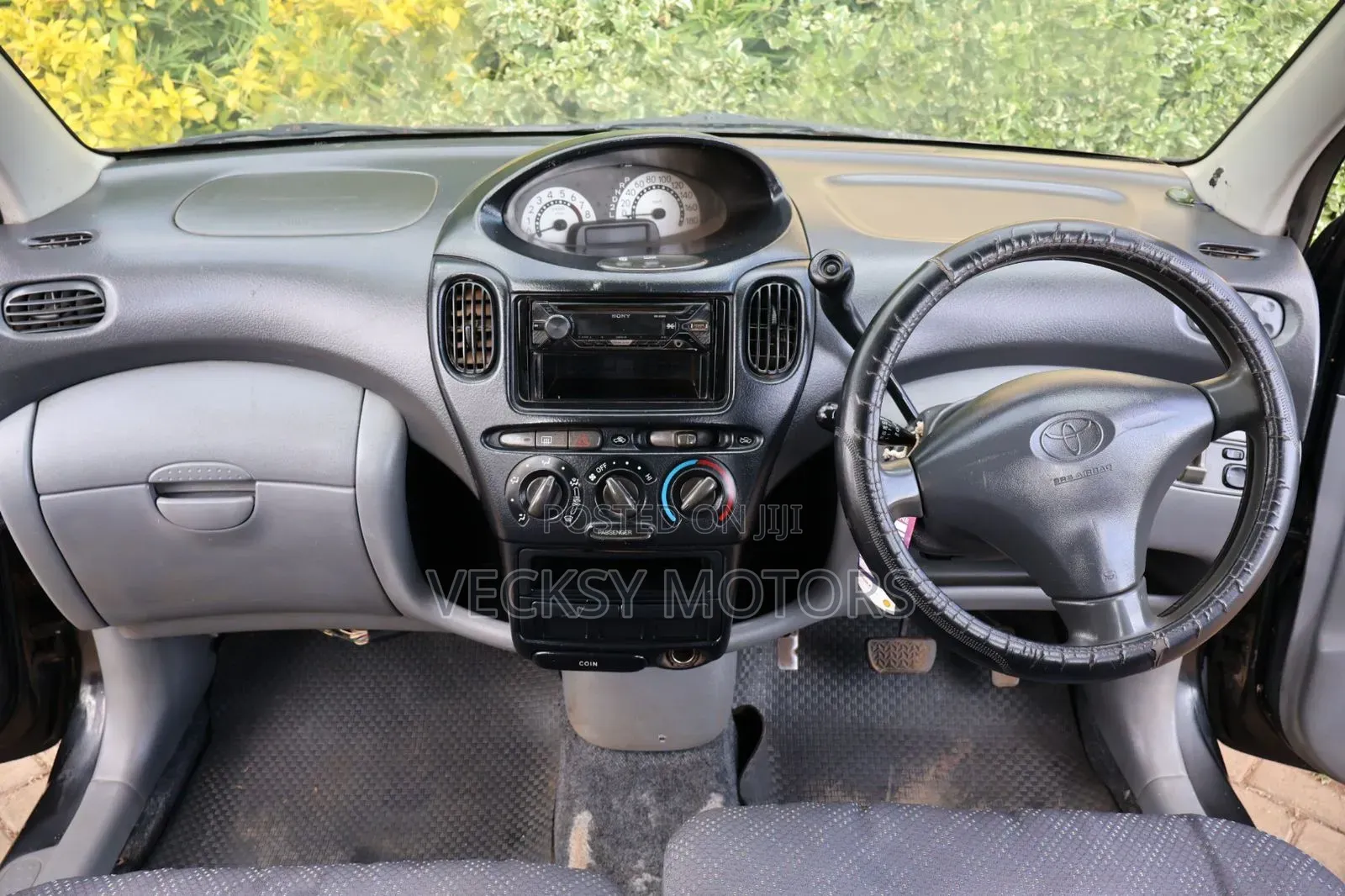 Toyota Fun Cargo 2002 Black