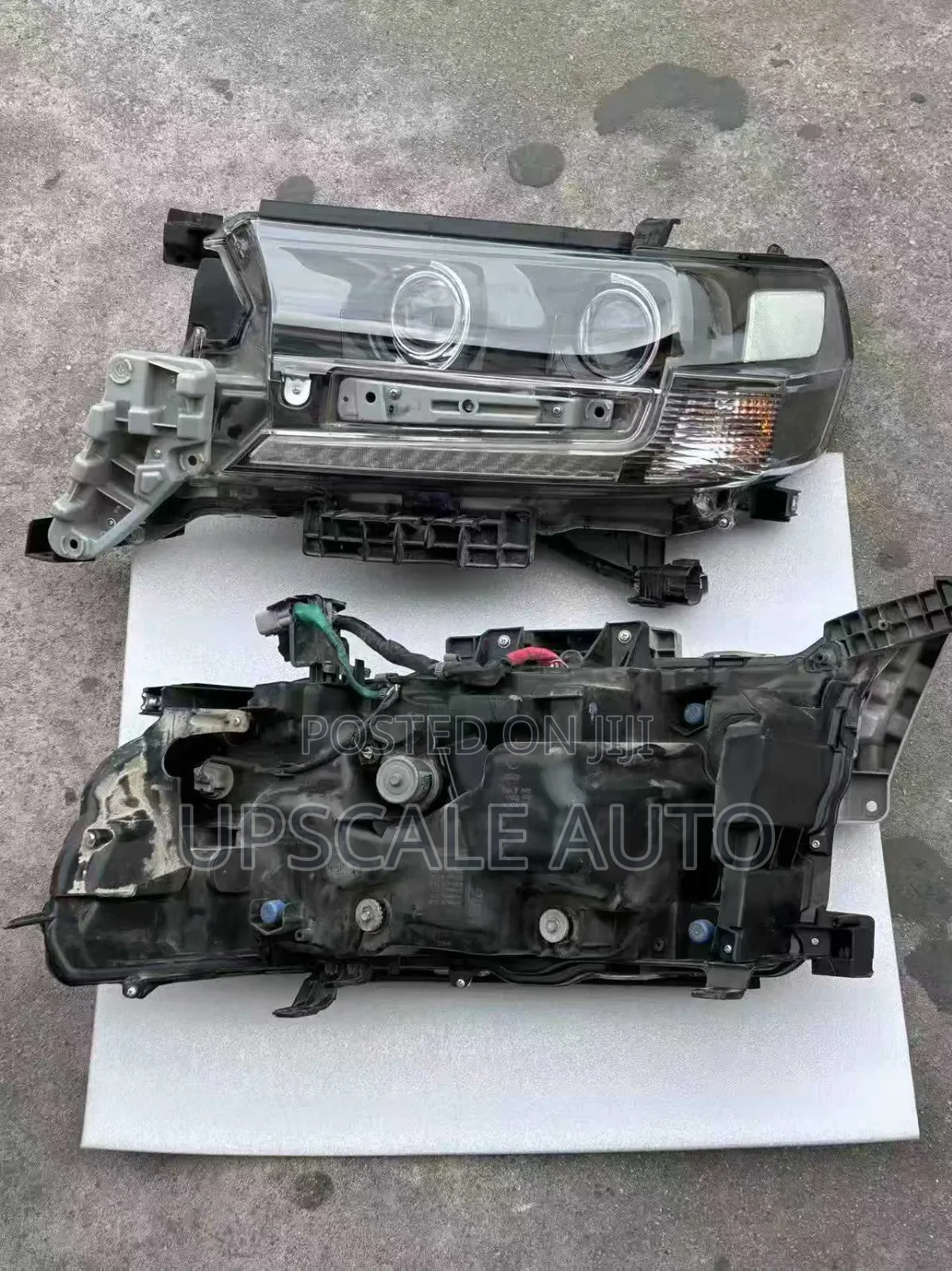 Land Cruiser V8 200 Series Headlights Black
