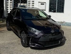 Toyota Yaris 2020 Maroon