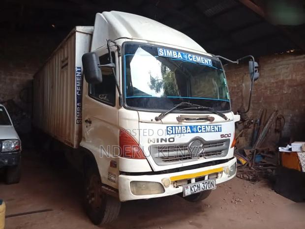 2016 Hino 509 - thumbnail 3