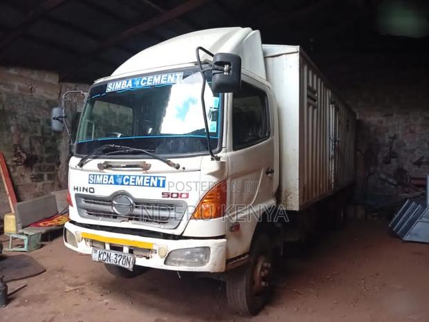 2016 Hino 509 - thumbnail 4