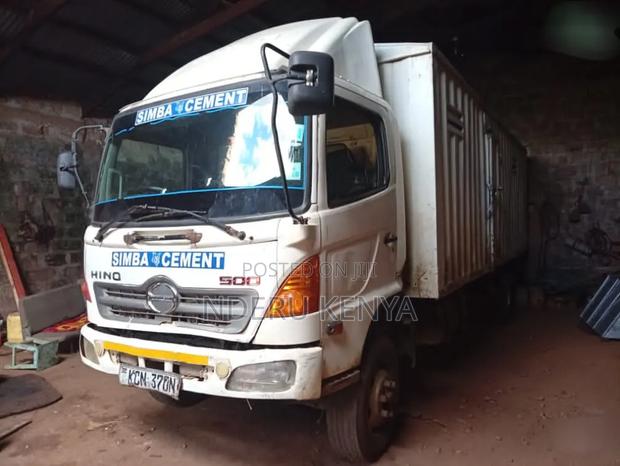 2016 Hino 509 - thumbnail 5