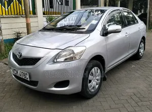 Toyota Belta 2010 Silver