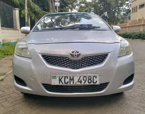 Toyota Belta 2010 Silver