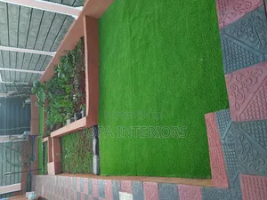 Suitable for All Weather Lush Green Outdoor Rugs Turf Grass Carpets