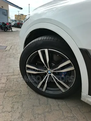 BMW X7 xDrive40i 2023 White