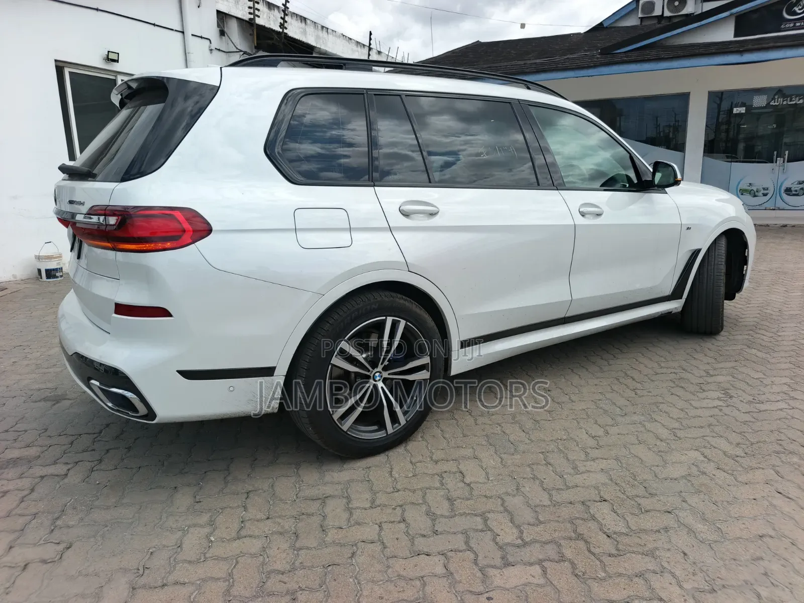 BMW X7 xDrive40i 2023 White