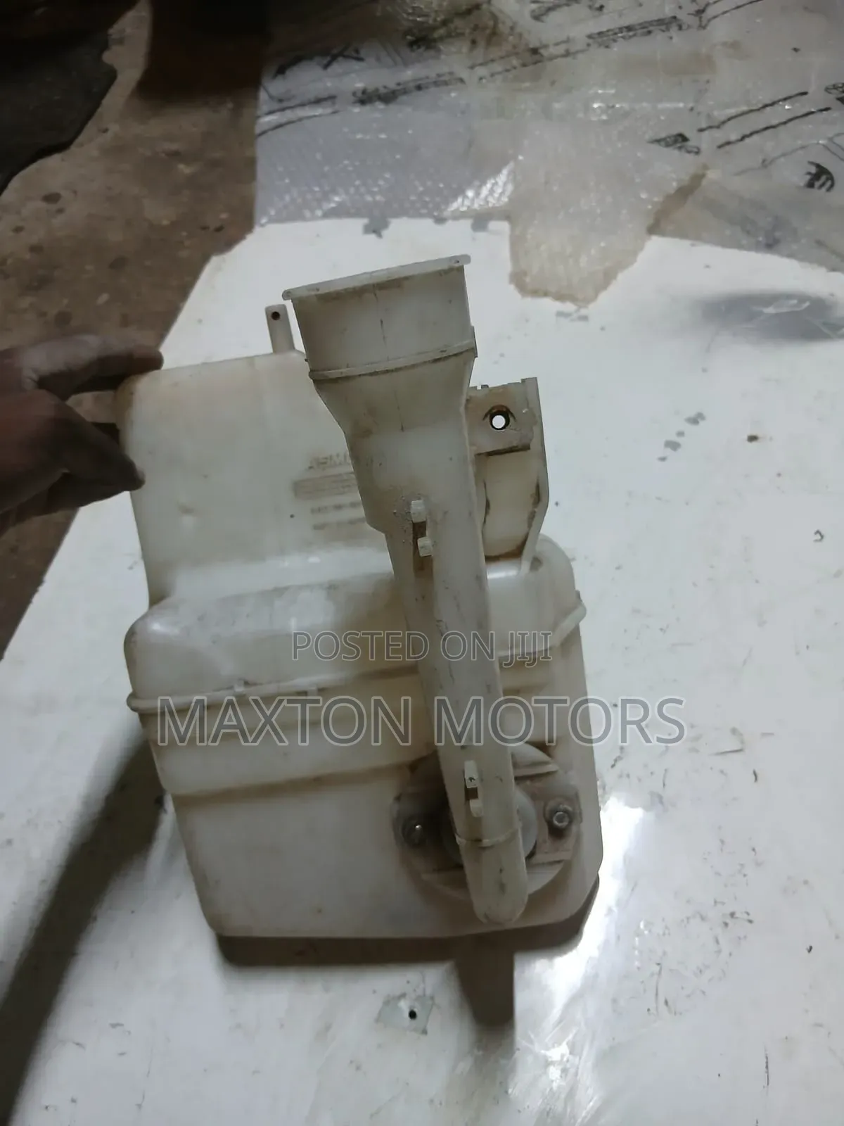 Mitsubishi Delica D5 Wiper Washer Bottle