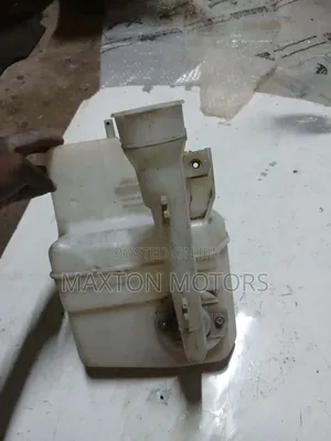 Mitsubishi Delica D5 Wiper Washer Bottle