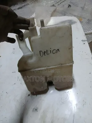 Mitsubishi Delica D5 Wiper Washer Bottle