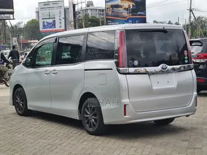 Toyota Noah 2019 Silver