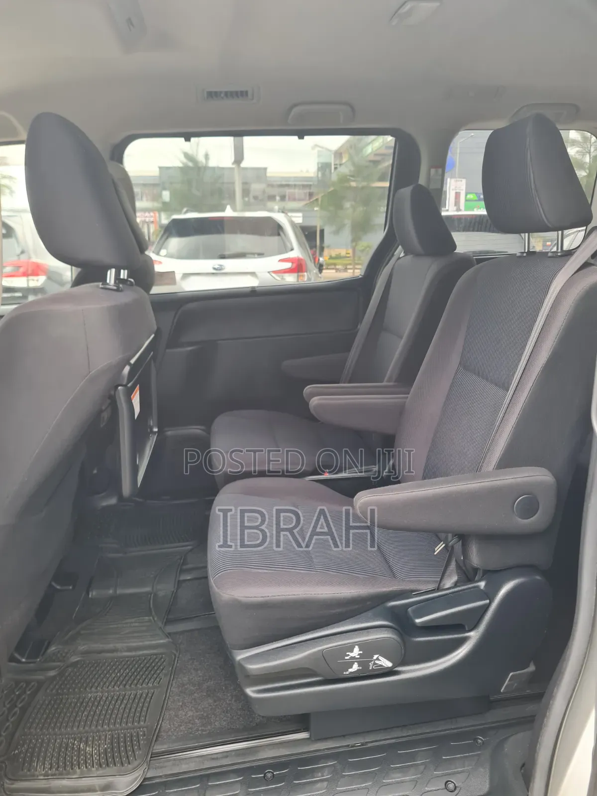 Toyota Noah 2019 Silver