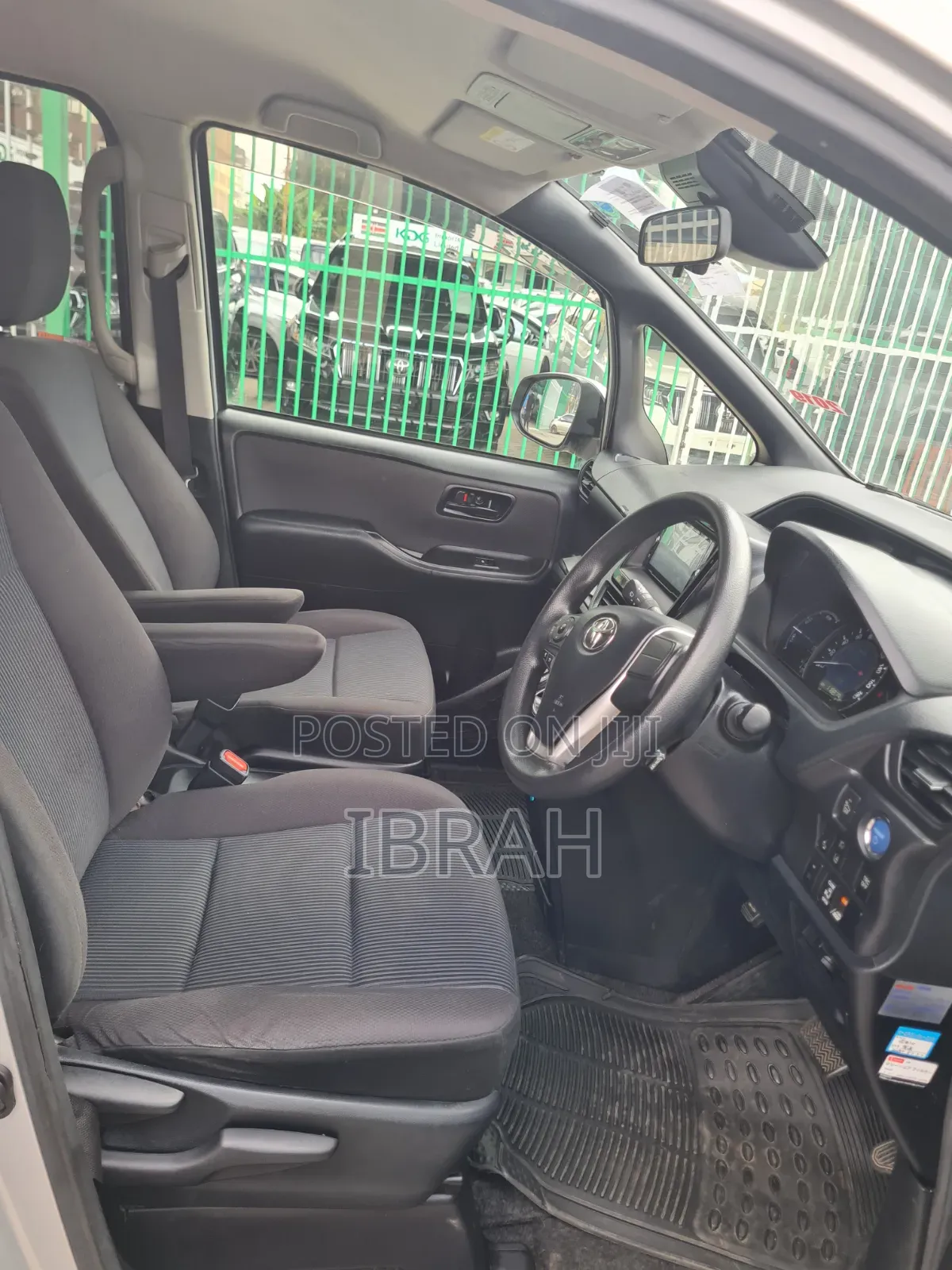 Toyota Noah 2019 Silver