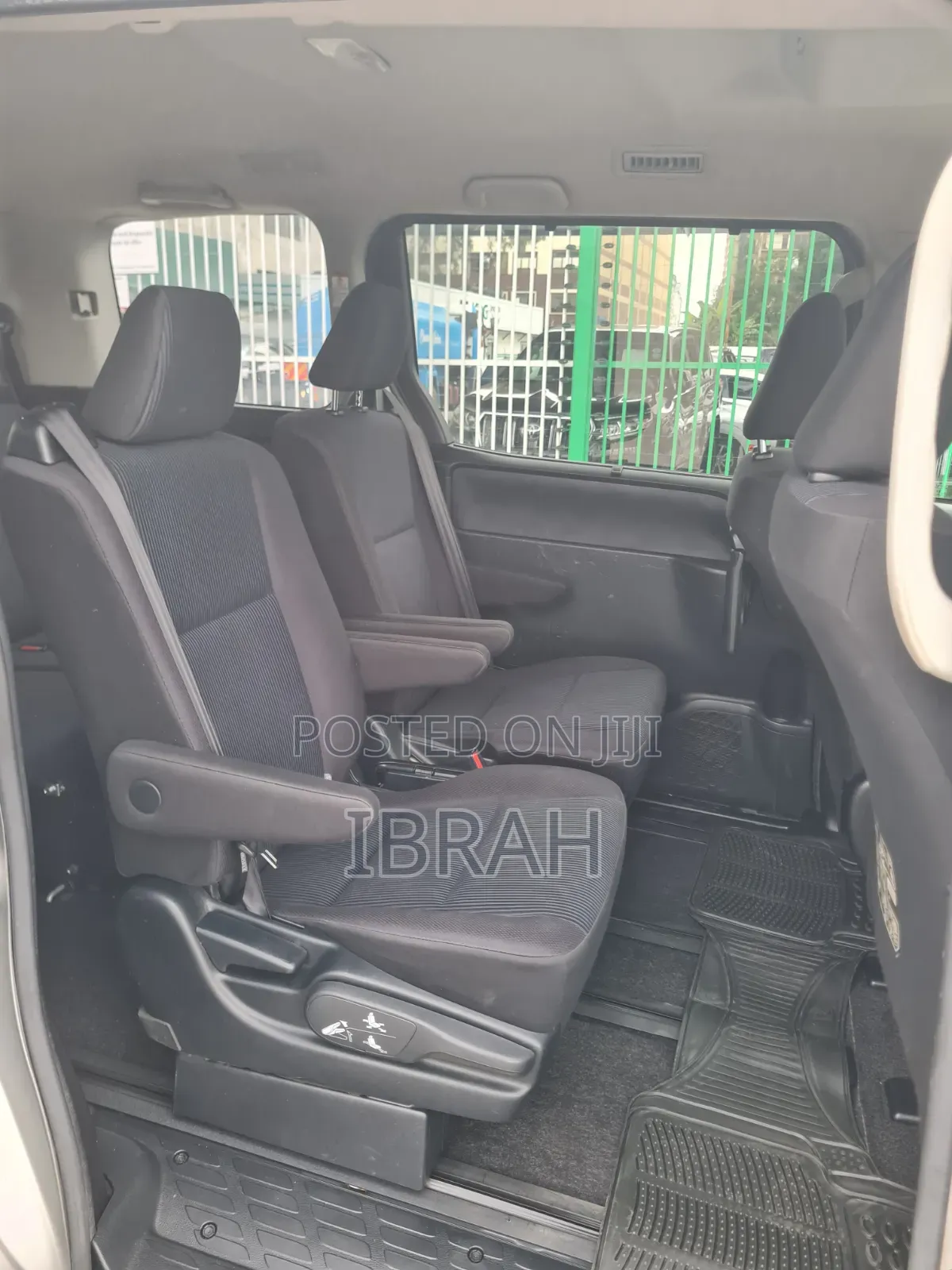 Toyota Noah 2019 Silver