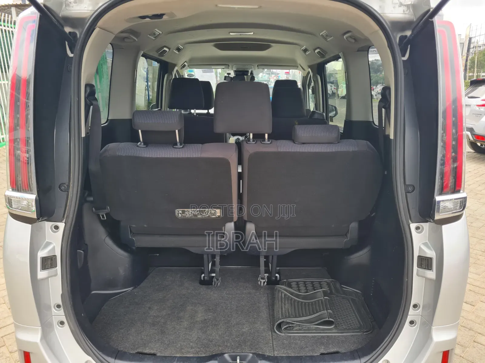 Toyota Noah 2019 Silver
