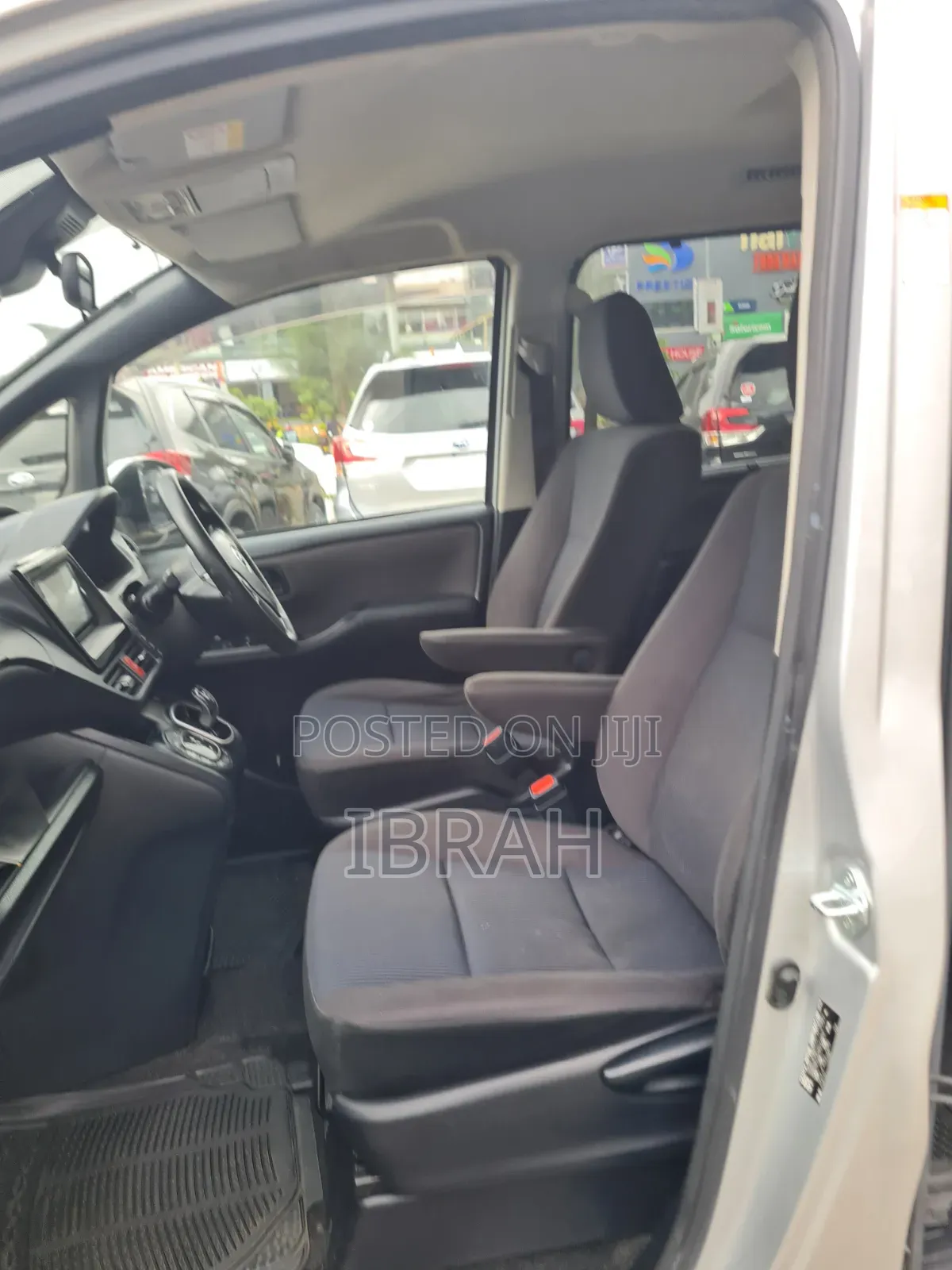 Toyota Noah 2019 Silver