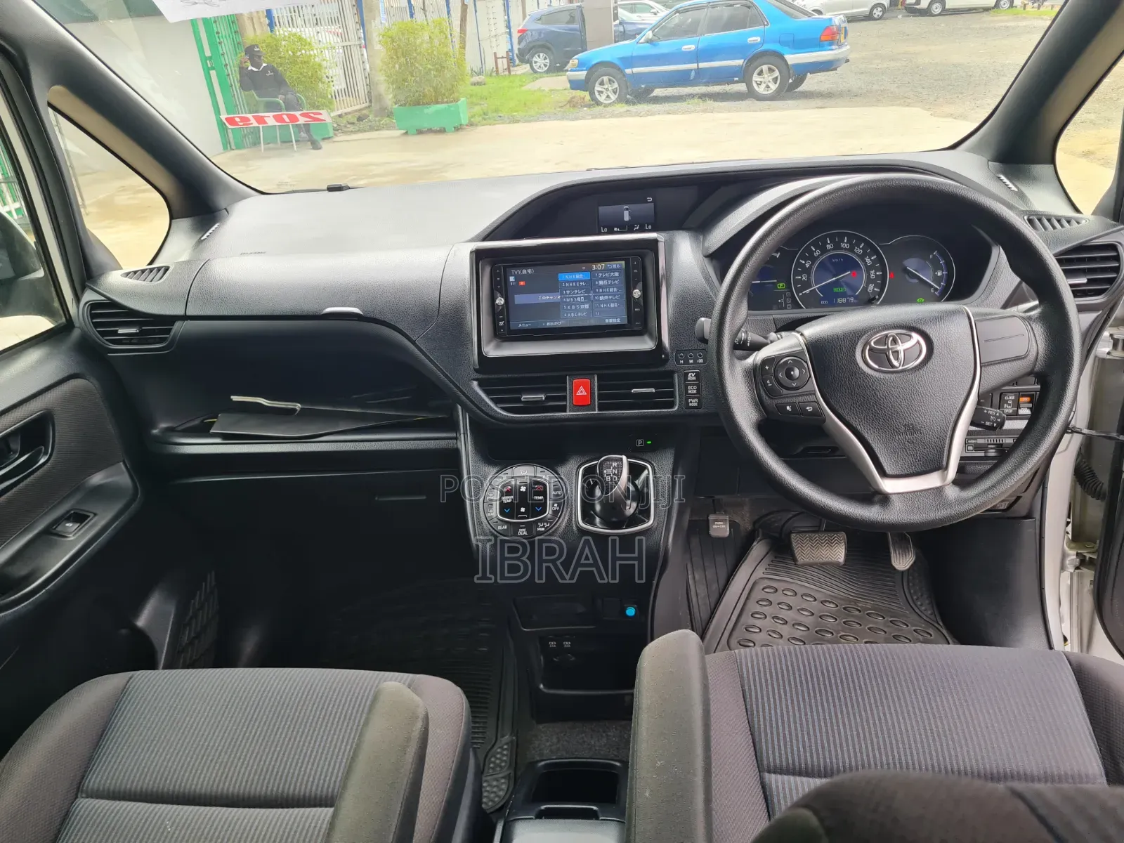 Toyota Noah 2019 Silver
