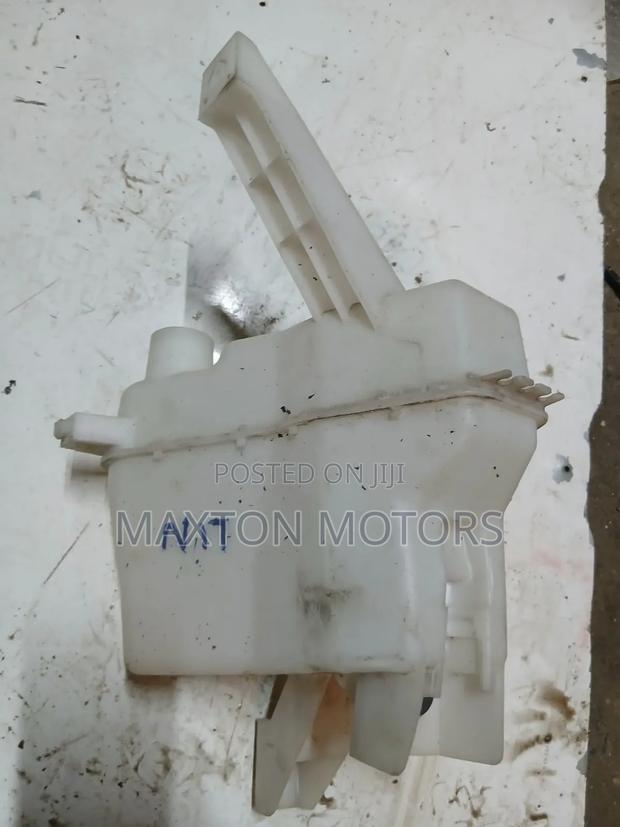 Nissan Sylphy N17 Washer Bottle
