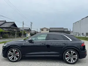 Audi Q8 2021 Black