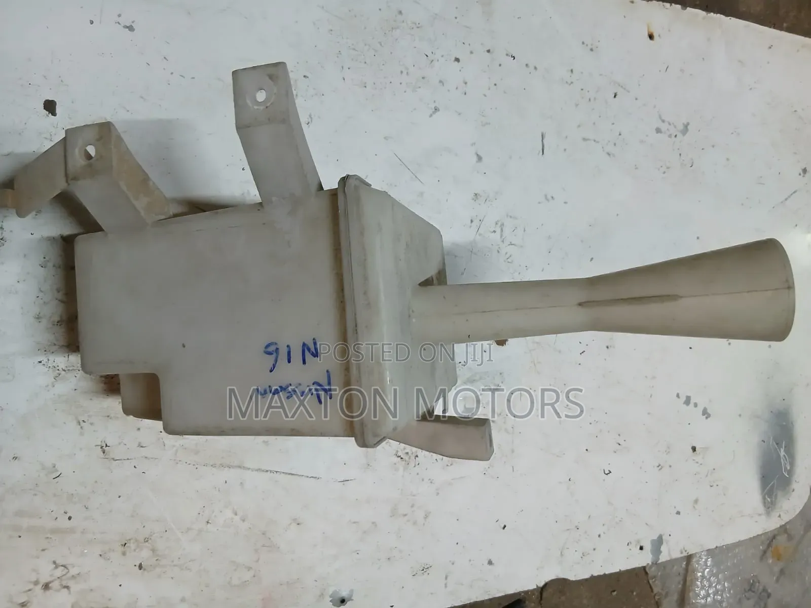 Nissan Sylphy N16 Washer Bottle
