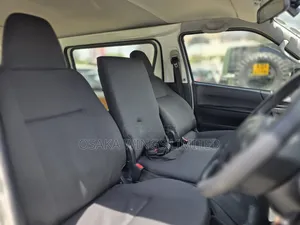 Toyota HiAce 2019 White