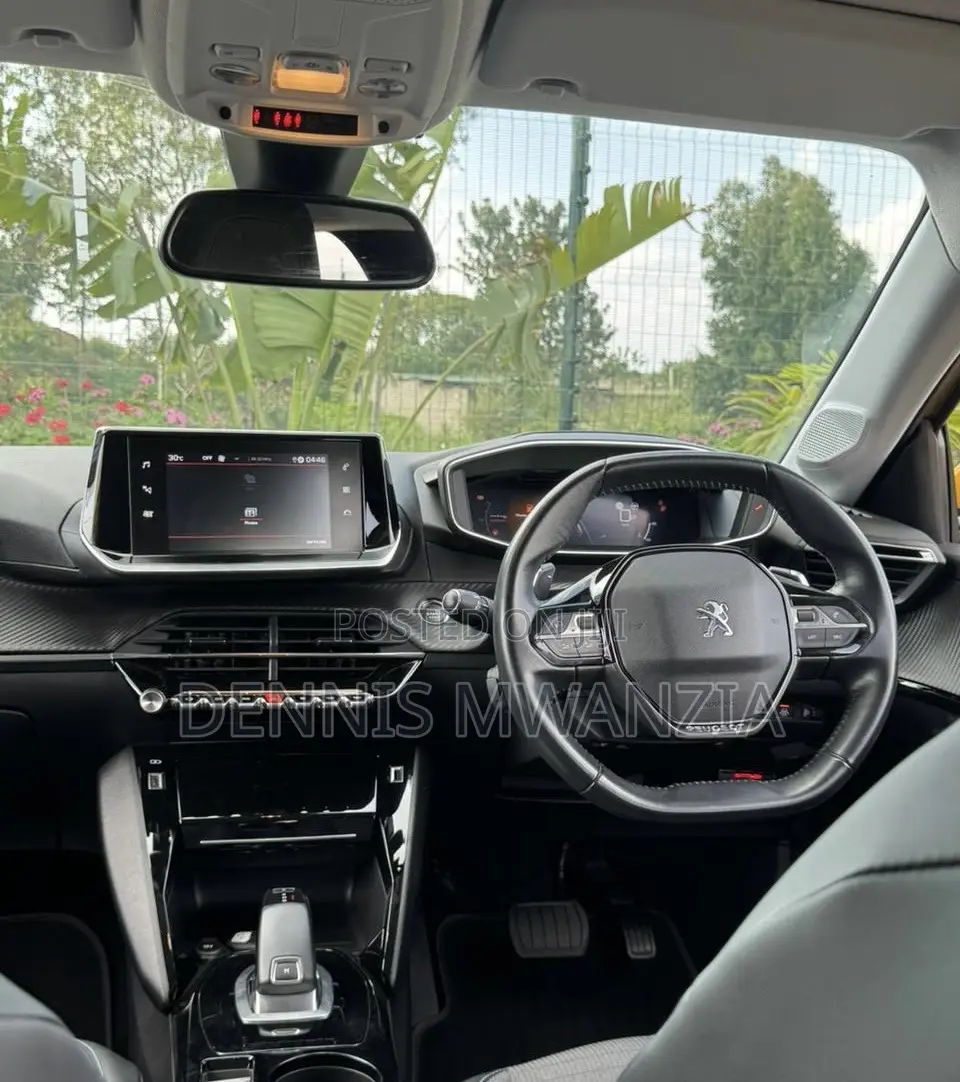 Peugeot 208 2021 Yellow