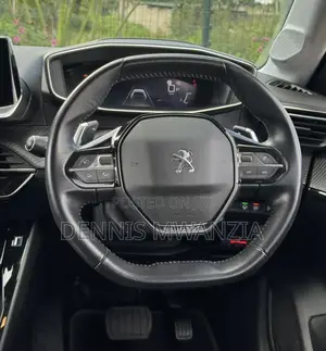 Peugeot 208 2021 Yellow