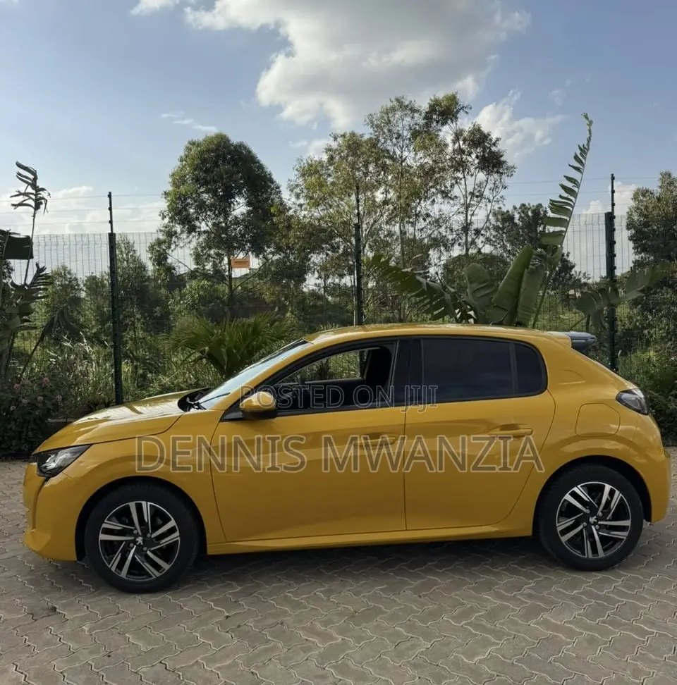 Peugeot 208 2021 Yellow