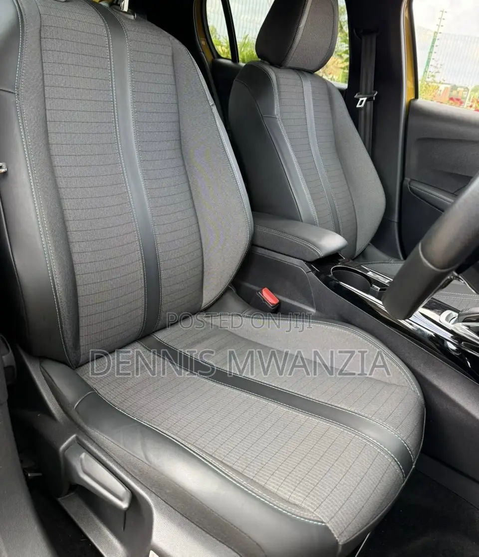 Peugeot 208 2021 Yellow