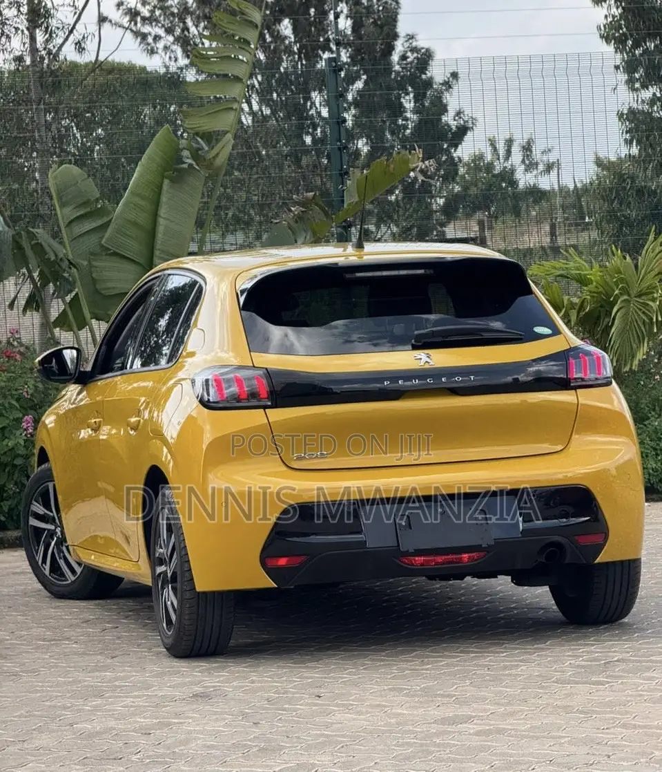Peugeot 208 2021 Yellow