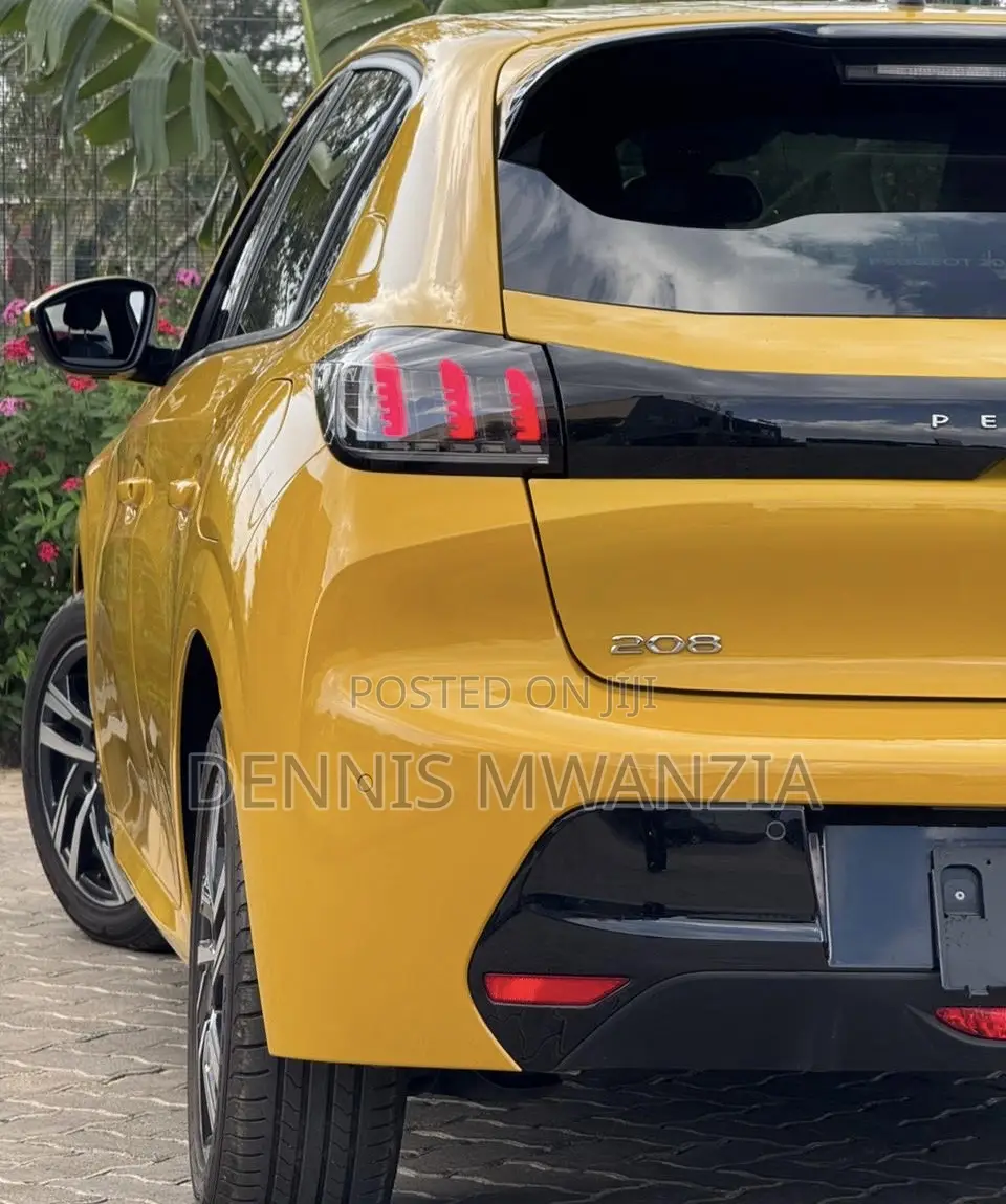 Peugeot 208 2021 Yellow