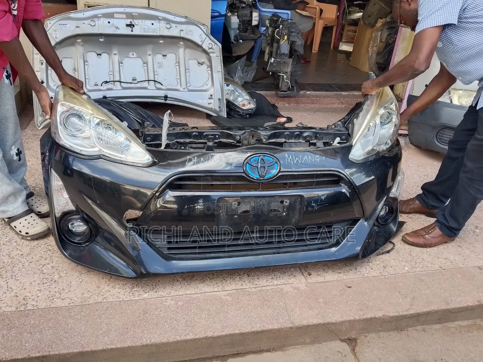 Nosecut Toyota Aqua Non Xenon 2016-2018