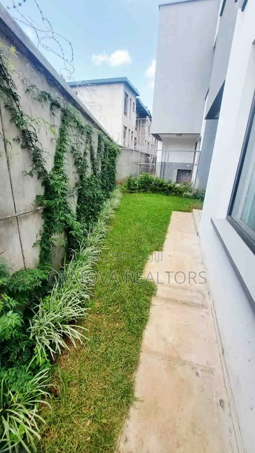 4bdrm Townhouse/Terrace in Phenom Estate for sale