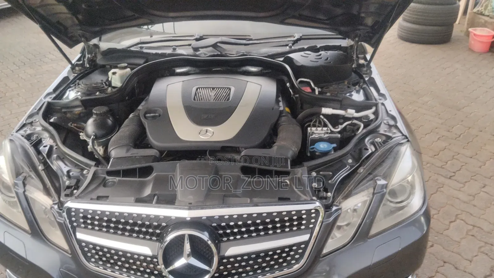 Mercedes-Benz E300 2009 Gray