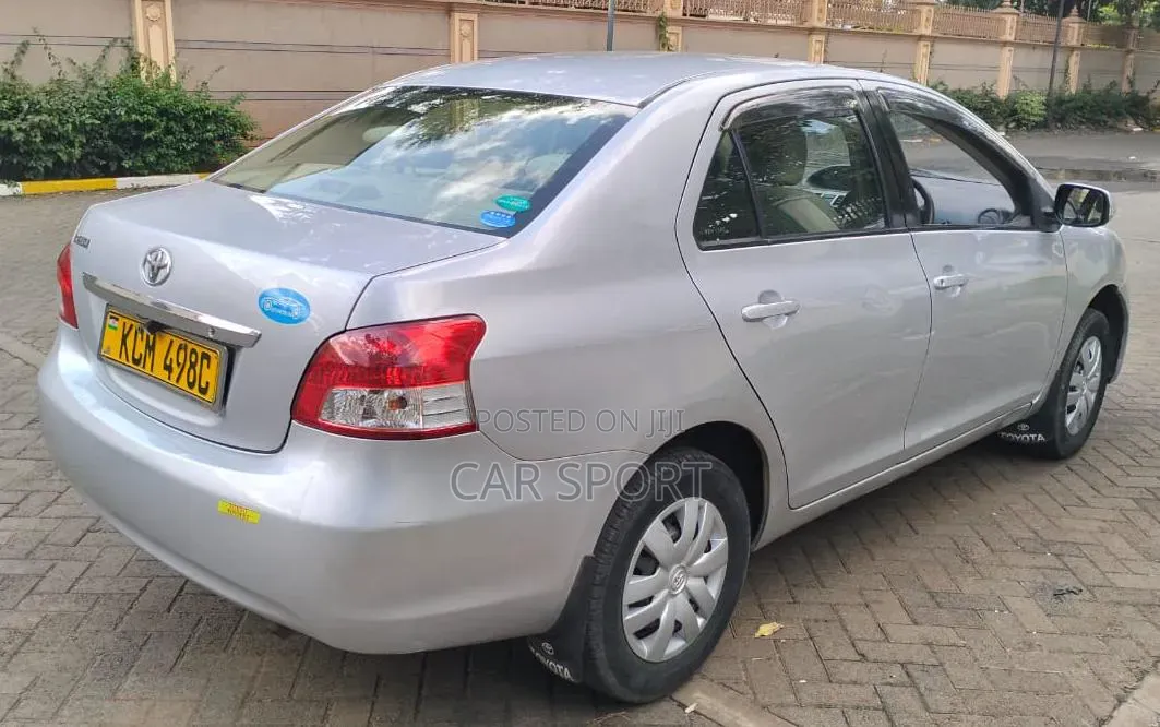 Toyota Belta 2010 Silver