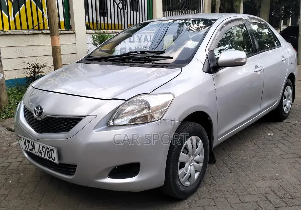 Toyota Belta 2010 Silver