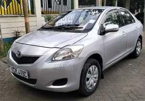 Toyota Belta 2010 Silver