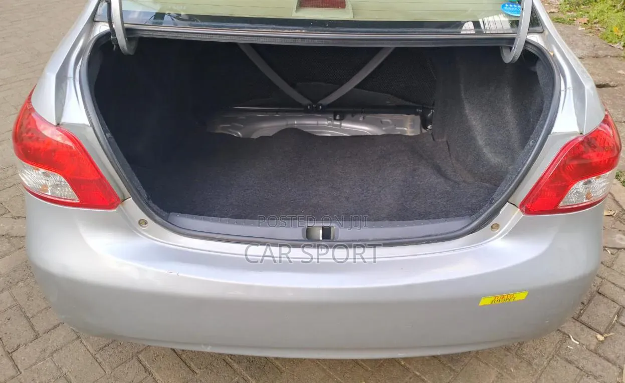 Toyota Belta 2010 Silver
