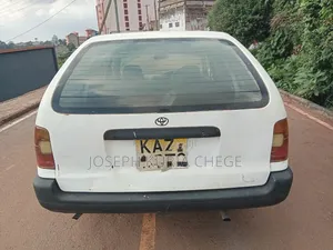 Toyota Corolla 2000 White