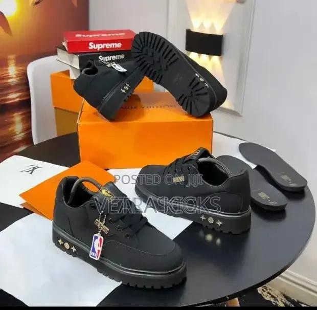 Louis Vuitton Trainer Black Suede 
Quality Leather 
Size 39-45