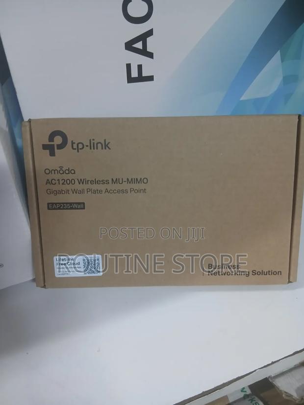 Tplink Wall Mount Accesspoint Eap 235 - main view