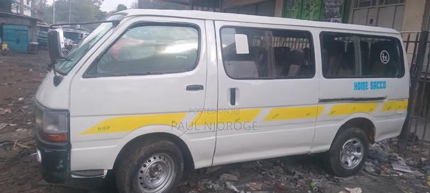 Toyota HiAce 2000 White - thumbnail 2