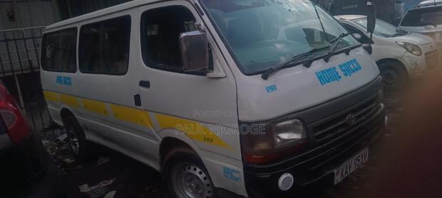 Toyota HiAce 2000 White - thumbnail 3