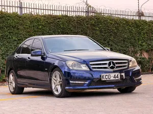 Mercedes-Benz C200 2012 Blue
