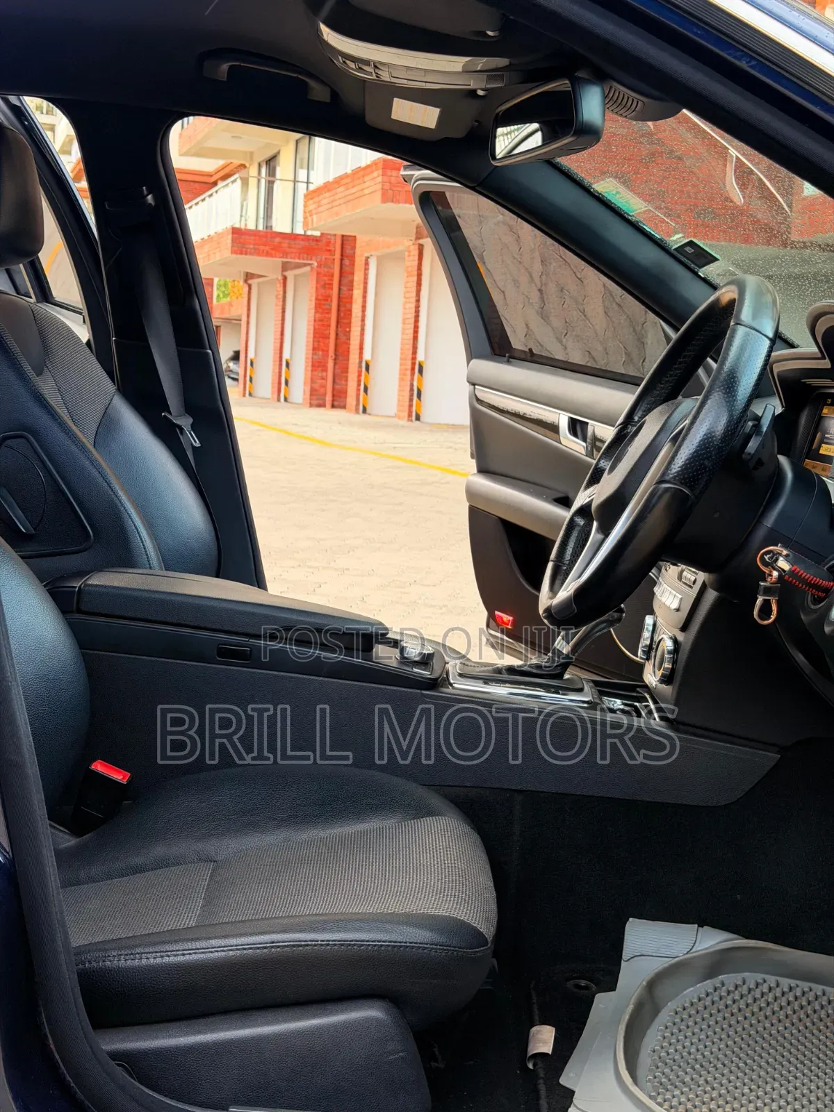 Mercedes-Benz C200 2012 Blue