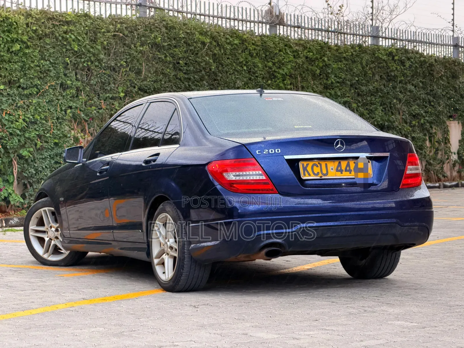 Mercedes-Benz C200 2012 Blue