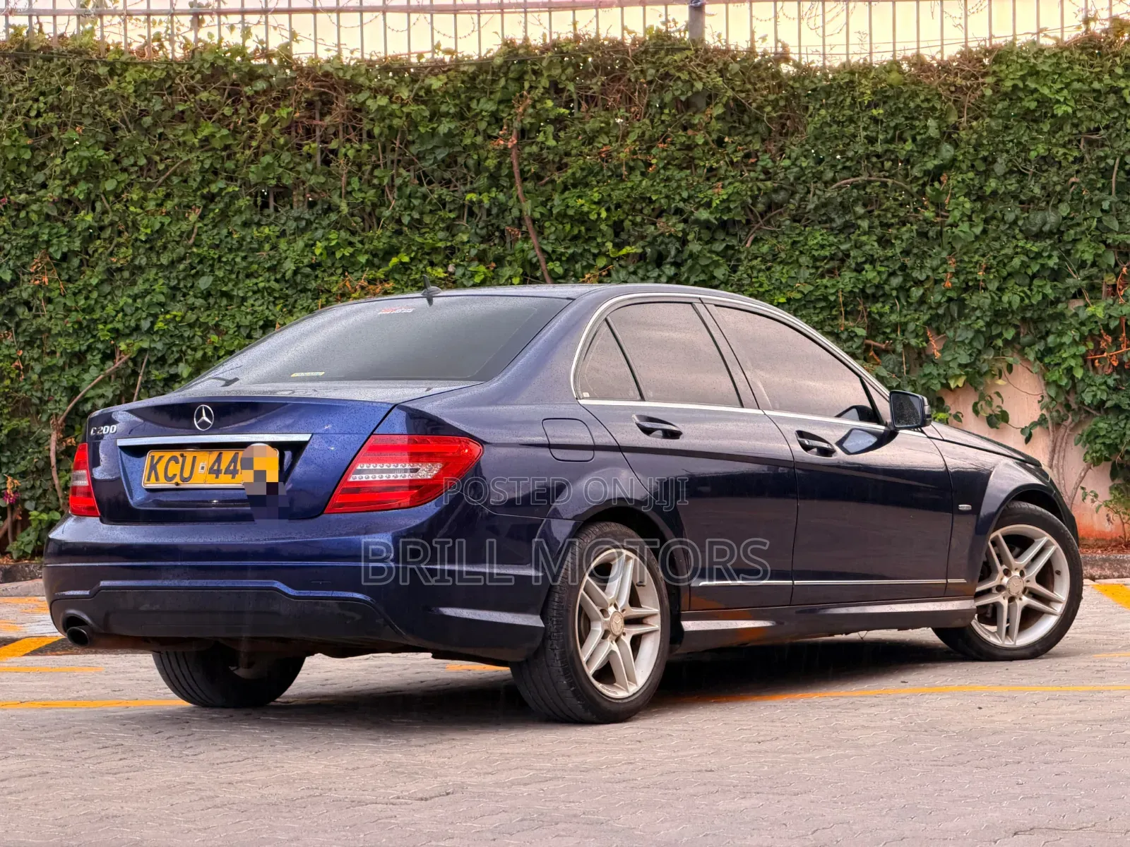 Mercedes-Benz C200 2012 Blue