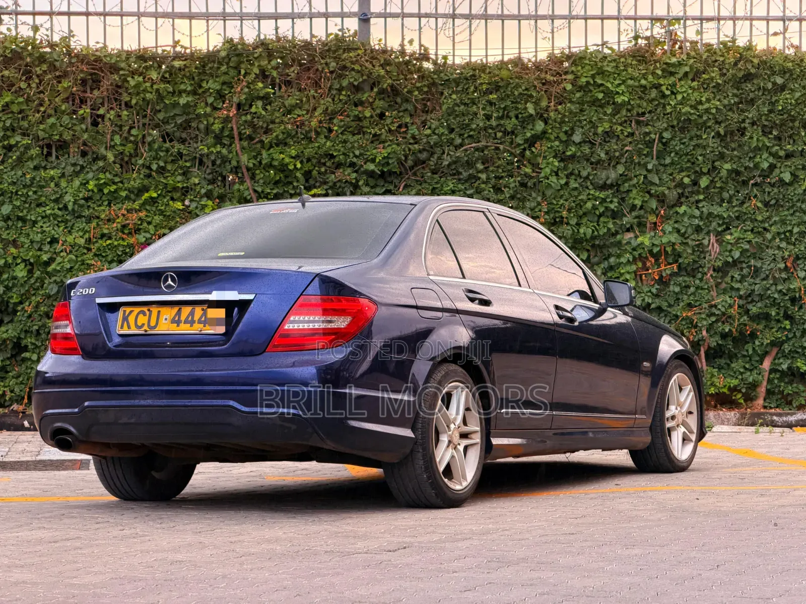Mercedes-Benz C200 2012 Blue